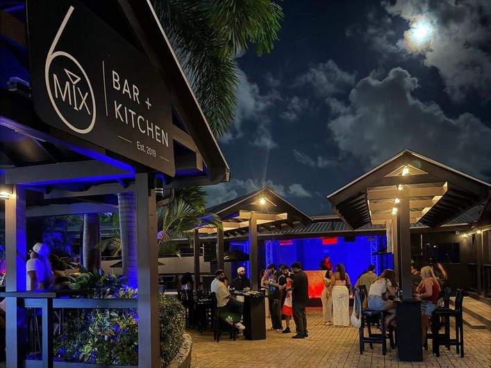 6 MIX Bar + Kitchen